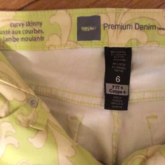 Mossimo Curvy Skinny Jeans - Picture 2 of 7